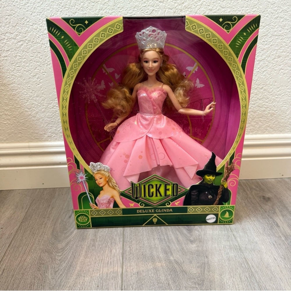 Wicked Deluxe Glinda Doll, Wicked Glinda Barbie, Wicked Doll, Wicked Glinda Doll - Picture 6 of 6